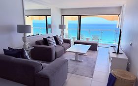 1001 Bermudas - Seaviews & Beach Access - Modern 3Br Umhlanga